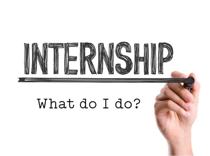 A hand underlinening the word internship